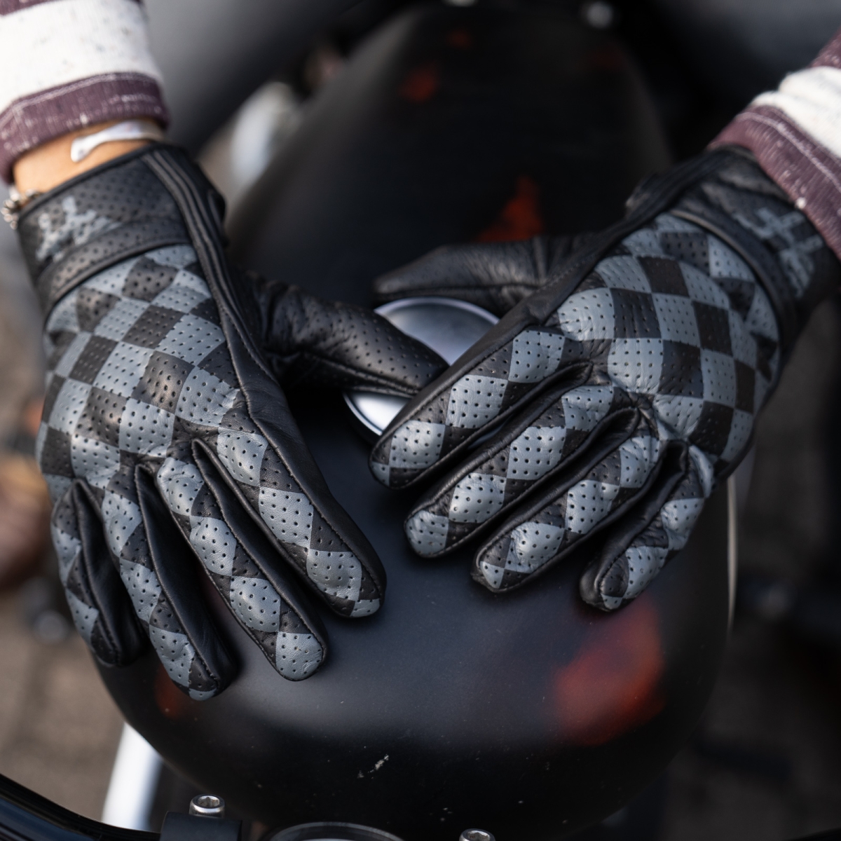 LEATHER CERTIFIED MOTORCYCLE GLOVE - BULLIT GREY 2021
